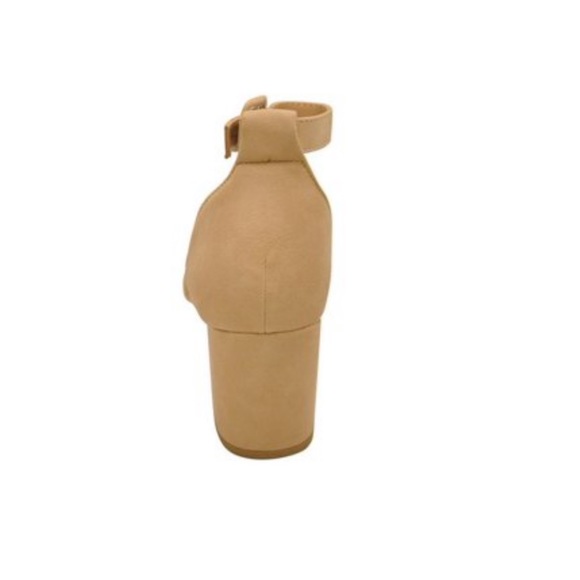 NIB Simply Minimalist Chunky Kitten Heel Sandal - Picture 3 of 3